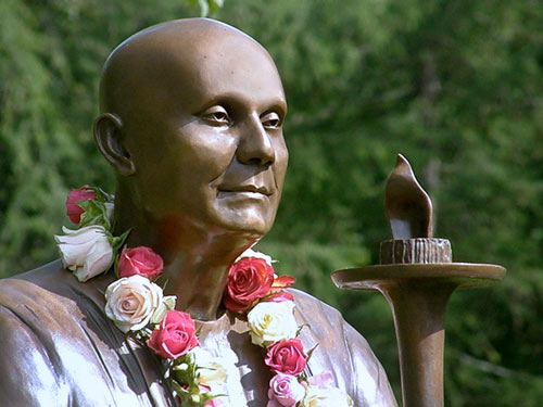 sri-chinmoy-statue-vaasa